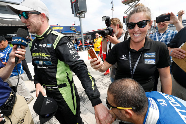 Verizon IndyCar Series
Rainguard Water Sealers 600
Texas Motor Speedway, Ft. Worth, TX USA
Friday 9 June 2017
Verizon P1 Pole Award winner Charlie Kimball is congratulated by teammate Tony Kanaan
World Copyright: Michael L. Levitt
LAT Images