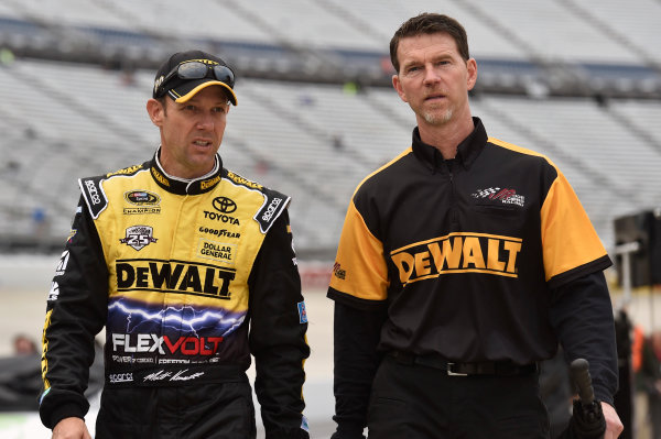 30 September-2 October, 2016, Dover, Delaware USA
Matt Kenseth, DeWalt Flexvolt Toyota Camry and Jason Ratcliff
? 2016, Nigel Kinrade
LAT Photo USA 30 September-2 October, 2016, Dover, Delaware USA
Matt Kenseth, DeWalt Flexvolt Toyota Camry and Jason Ratcliff
? 2016, Nigel Kinrade
LAT Photo USA
