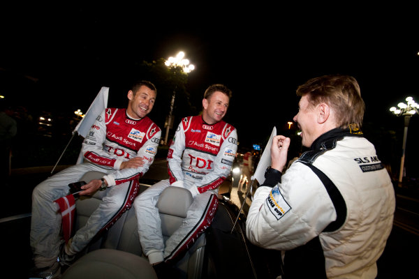 6 Hours of Zhuhai.
Zhuhai, China. 11th - 13th November 2011. 
Tom Kristensen / Allan McNish, Audi Sport Team Joest, Audi R18 with Mika Hakkinen, Team AMG China, Mercedes SLS AMG GT3 at the drivers parade. 
Portrait. 
Drew Gibson/LAT Photographic. 
ref: Digital Image _Y8P8995