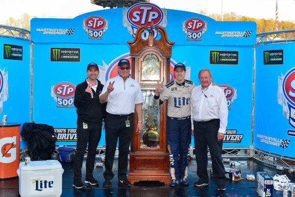 2017 Monster Energy NASCAR Cup Series
STP 500
Martinsville Speedway, Martinsville, VA USA
Sunday 2 April 2017
Tim Duerr, Brad Keselowski, and Edsel Ford in victory lane
World Copyright: Logan Whitton/LAT Images
ref: Digital Image 17MART1LW2833 2017 Monster Energy NASCAR Cup Series
STP 500
Martinsville Speedway, Martinsville, VA USA
Sunday 2 April 2017
Tim Duerr, Brad Keselowski, and Edsel Ford in victory lane
World Copyright: Logan Whitton/LAT Images
ref: Digital Image 17MART1LW2833