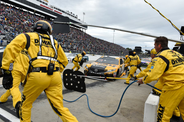 Monster Energy NASCAR Cup Series
First Data 500
Martinsville Speedway, Martinsville VA USA
Sunday 29 October 2017
Matt Kenseth, Joe Gibbs Racing, DEWALT Flexvolt Toyota Camry pit stop
World Copyright: Scott R LePage
LAT Images
ref: Digital Image lepage-171029-mart-8376 Monster Energy NASCAR Cup Series
First Data 500
Martinsville Speedway, Martinsville VA USA
Sunday 29 October 2017
Matt Kenseth, Joe Gibbs Racing, DEWALT Flexvolt Toyota Camry pit stop
World Copyright: Scott R LePage
LAT Images
ref: Digital Image lepage-171029-mart-8376