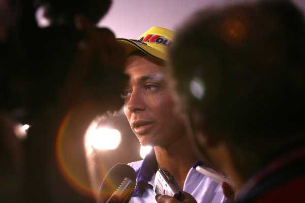2008 MotoGP Championship - Czech Republic
Brno, Czech Republic. 14th - 17th August 2008.
Valentino Rossi Fiat Yamaha Team gets a grilling from the Italian Press.
World Copyright: Martin Heath / LAT Photographic
ref: Digital Image BPI_Moto
5jt4 2008 MotoGP Championship - Czech Republic
Brno, Czech Republic. 14th - 17th August 2008.
Valentino Rossi Fiat Yamaha Team gets a grilling from the Italian Press.
World Copyright: Martin Heath / LAT Photographic
ref: Digital Image BPI_Moto
5jt4