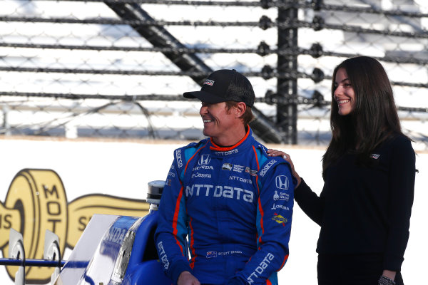 Verizon IndyCar Series
Indianapolis 500 Qualifying
Indianapolis Motor Speedway, Indianapolis, IN USA
Monday 22 May 2017
Scott Dixon, Chip Ganassi Racing Teams Honda poses for front row photos with Tessa Ganassi
World Copyright: Phillip Abbott
LAT Images
ref: Digital Image abbott_indyQ_0517_21526