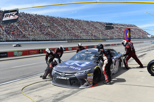10-12 June, 2016, Brooklyn, Michigan USA
David Ragan (23) makes a pit stop.
?2016, John Harrelson / LAT Photo USA 10-12 June, 2016, Brooklyn, Michigan USA
David Ragan (23) makes a pit stop.
?2016, John Harrelson / LAT Photo USA