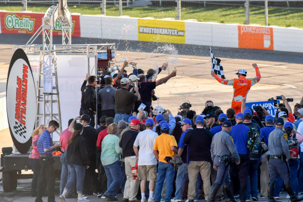 NASCAR Camping World Truck Series
Alpha Energy Solutions 250
Martinsville Speedway, Martinsville, VA USA
Saturday 1 April 2017
Chase Elliott celebrates the win in victory lane
World Copyright: Scott R LePage/LAT Images
ref: Digital Image lepage-170401-mv-3130 NASCAR Camping World Truck Series
Alpha Energy Solutions 250
Martinsville Speedway, Martinsville, VA USA
Saturday 1 April 2017
Chase Elliott celebrates the win in victory lane
World Copyright: Scott R LePage/LAT Images
ref: Digital Image lepage-170401-mv-3130