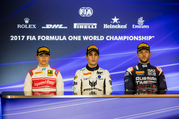 2017 FIA Formula 2 Round 8.
Spa-Francorchamps, Spa, Belgium.
Sunday 27 August 2017.
Nyck De Vries (NED, Racing Engineering), Sergio Sette Camara (BRA, MP Motorsport), Luca Ghiotto (ITA, RUSSIAN TIME).
Photo: Zak Mauger/FIA Formula 2.
ref: Digital Image _56I3531 2017 FIA Formula 2 Round 8.
Spa-Francorchamps, Spa, Belgium.
Sunday 27 August 2017.
Nyck De Vries (NED, Racing Engineering), Sergio Sette Camara (BRA, MP Motorsport), Luca Ghiotto (ITA, RUSSIAN TIME).
Photo: Zak Mauger/FIA Formula 2.
ref: Digital Image _56I3531