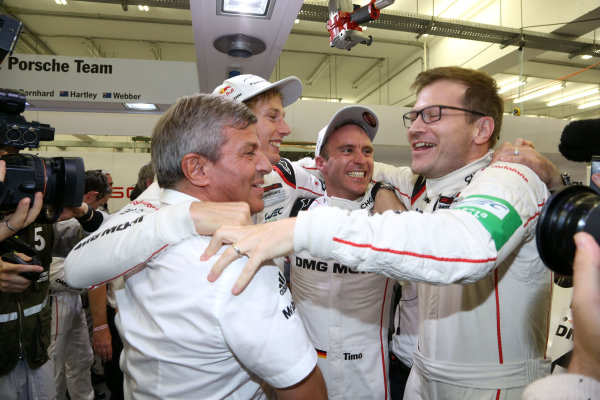 2015 FIA World Endurance Championship,
Bahrain International Circuit, Bahrain.
19th - 21st November 2015.
Timo Bernhard / Mark Webber / Brendon Hartley Porsche Team Porsche 919 Hybrid.
World Copyright: Jakob Ebrey / LAT Photographic.