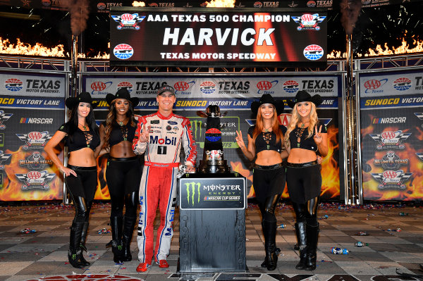 Monster Energy NASCAR Cup Series
AAA Texas 500
Texas Motor Speedway
Fort Worth, TX USA
Sunday 5 November 2017
Kevin Harvick, Stewart-Haas Racing Rodney, Mobil 1 Ford Fusion wins
World Copyright: Rusty Jarrett
LAT Images