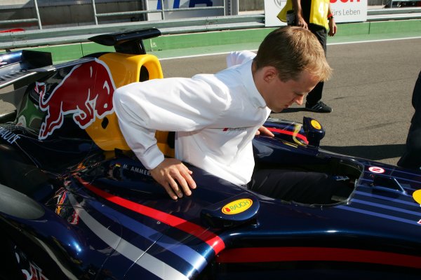 2007 DTM Championship.
Round 3, Eurospeedway Lausitz (Lausitzring). 18th - 20th May 2007.
Mattias Ekström (SWE), Audi Sport Team Abt Sportsline, Portrait, taking a seat in the Red Bull Racing Formula One car of Michael Ammermüller (GER)
World Copyright: Miltenburg/xpb
cc/LAT
ref: Digital Image Only