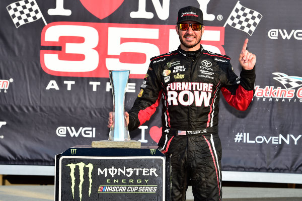 Monster Energy NASCAR Cup Series
I LOVE NEW YORK 355 at The Glen
Watkins Glen International, Watkins Glen, NY USA
Sunday 6 August 2017
Martin Truex Jr, Furniture Row Racing, Furniture Row/Denver Mattress Toyota Camry celebrates in victory lane 
World Copyright: John Harrelson
LAT Images