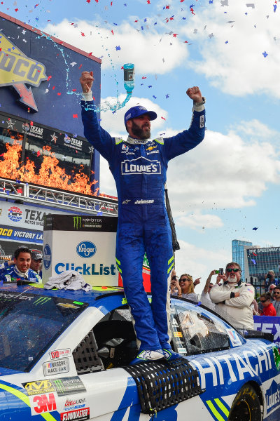 2017 Monster Energy NASCAR Cup Series
O'Reilly Auto Parts 500
Texas Motor Speedway, Fort Worth, TX USA
Sunday 9 April 2017
Jimmie Johnson celebrates in Sunoco Victory Lane
World Copyright: Logan Whitton/LAT Images
ref: Digital Image 17TEX1LW3670