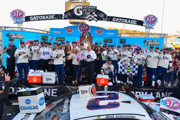 2017 Monster Energy NASCAR Cup Series
STP 500
Martinsville Speedway, Martinsville, VA USA
Sunday 2 April 2017
Brad Keselowski and team celebrate in victory lane
World Copyright: Logan Whitton/LAT Images
ref: Digital Image 17MART1LW2758