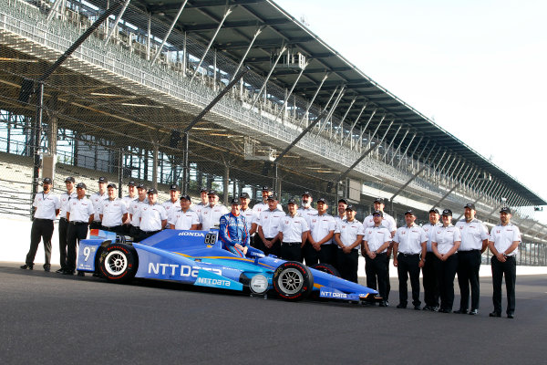 Verizon IndyCar Series
Indianapolis 500 Qualifying
Indianapolis Motor Speedway, Indianapolis, IN USA
Monday 22 May 2017
Scott Dixon, Chip Ganassi Racing Teams Honda poses for front row photos with the Honda engineering staff
World Copyright: Phillip Abbott
LAT Images
ref: Digital Image abbott_indyQ_0517_21684 Verizon IndyCar Series
Indianapolis 500 Qualifying
Indianapolis Motor Speedway, Indianapolis, IN USA
Monday 22 May 2017
Scott Dixon, Chip Ganassi Racing Teams Honda poses for front row photos with the Honda engineering staff
World Copyright: Phillip Abbott
LAT Images
ref: Digital Image abbott_indyQ_0517_21684
