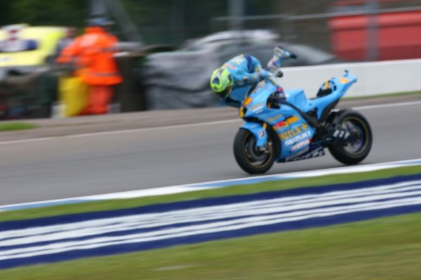 2007 Moto GP British Grand Prix.
Donington Park, England.
22nd-24th June 2007.
Chris Vermeulen (Rizla Suzuki Moto GP, Suzuki GSV-R XRG0) high-siding in craner curves. Action, sequence, crash.
World Copyright: Kevin Wood/LAT Photographic
ref: Digital Image IMG_5034 2007 Moto GP British Grand Prix.
Donington Park, England.
22nd-24th June 2007.
Chris Vermeulen (Rizla Suzuki Moto GP, Suzuki GSV-R XRG0) high-siding in craner curves. Action, sequence, crash.
World Copyright: Kevin Wood/LAT Photographic
ref: Digital Image IMG_5034