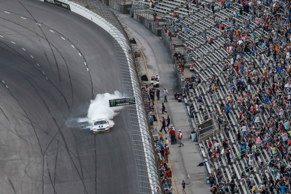 Monster Energy NASCAR Cup Series
AAA Texas 500
Texas Motor Speedway
Fort Worth, TX USA
Sunday 5 November 2017
Kevin Harvick, Stewart-Haas Racing Rodney, Mobil 1 Ford Fusion, burnout
World Copyright: Michael L. Levitt
LAT Images