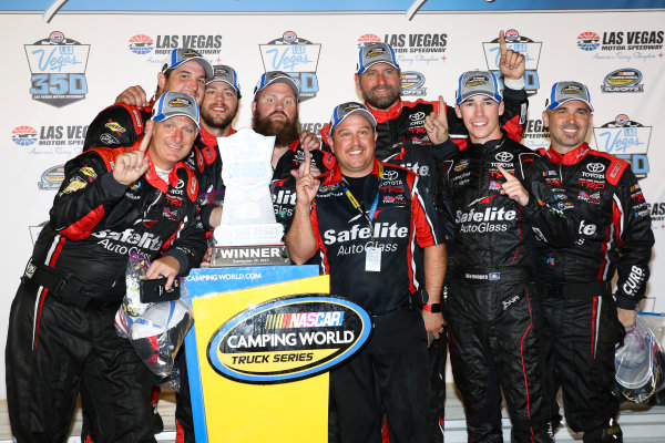 NASCAR Camping World Truck Series
Las Vegas 350
Las Vegas Motor Speedway, Las Vegas, NV USA
Saturday 30 September 2017
Ben Rhodes, Safelite Auto Glass Toyota Tundra celebrates
World Copyright: Barry Cantrell
LAT Images NASCAR Camping World Truck Series
Las Vegas 350
Las Vegas Motor Speedway, Las Vegas, NV USA
Saturday 30 September 2017
Ben Rhodes, Safelite Auto Glass Toyota Tundra celebrates
World Copyright: Barry Cantrell
LAT Images