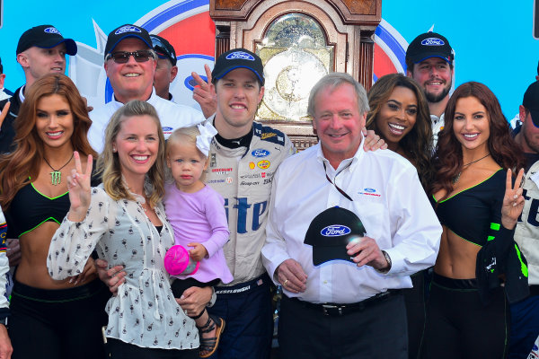 2017 Monster Energy NASCAR Cup Series
STP 500
Martinsville Speedway, Martinsville, VA USA
Sunday 2 April 2017
Brad Keselowski and Edsel Ford in victory lane
World Copyright: Logan Whitton/LAT Images
ref: Digital Image 17MART1LW2761 2017 Monster Energy NASCAR Cup Series
STP 500
Martinsville Speedway, Martinsville, VA USA
Sunday 2 April 2017
Brad Keselowski and Edsel Ford in victory lane
World Copyright: Logan Whitton/LAT Images
ref: Digital Image 17MART1LW2761