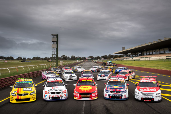 2017 Supercars Championship Round 10. 
Sandown 500, Sandown Raceway, Springvale, Victoria, Australia.
Thursday 14th September to Sunday 17th September 2017.
Supercars retro round team photo.
World Copyright: Daniel Kalisz/LAT Images
Ref: Digital Image 140917_VASCR10_DKIMG_0165.jpg