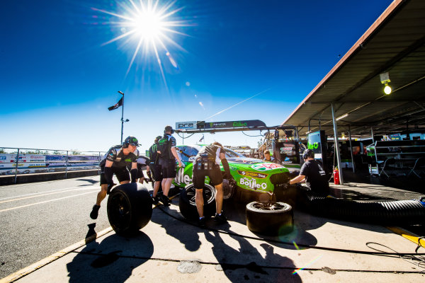 2017 Supercars Championship Round 8. 
Ipswich SuperSprint, Queensland Raceway, Queensland, Australia.
Friday 28th July to Sunday 30th July 2017.
Mark Winterbottom, Prodrive Racing Australia Ford. 
World Copyright: Daniel Kalisz/ LAT Images
Ref: Digital Image 290717_VASCR8_DKIMG_9223.jpg