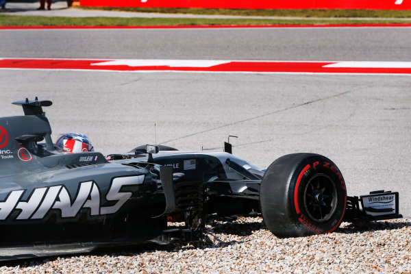 Circuit of the Americas, Austin, Texas, United States of America.
Saturday 21 October 2017.
Romain Grosjean, Haas VF-17, goes off the track and into the gravel.
World Copyright: Zak Mauger/LAT Images 
ref: Digital Image _X0W5434