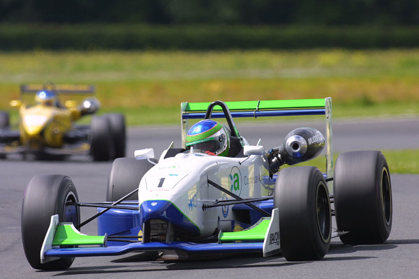 2001 British Formula Three Championship
Croft, England. 29th - 30th May 2001.
Derek Hayes, Manor Motorsport.
World Copyright: Peter Spinney/LAT Photographic
ref: 8
5 Digital Image Only

