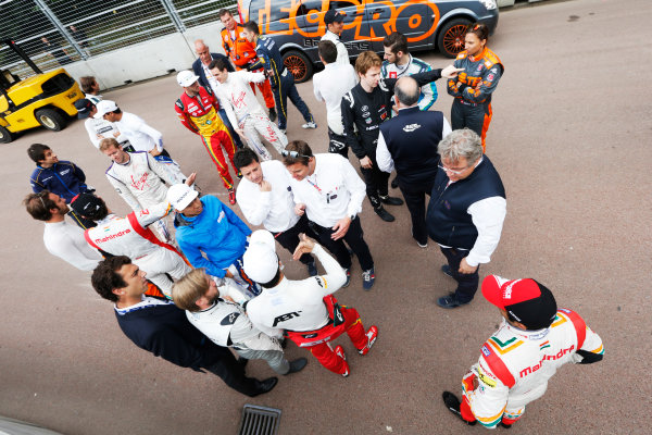 2014/2015 FIA Formula E Championship.
London e-Prix, Battersea Park, London, UK.
Saturday 27 June 2015.
The drivers at the first corner as a new chicane is put in.
World Copyright: Zak Mauger/LAT Photographic/Formula E.
ref: Digital Image _L0U7713
