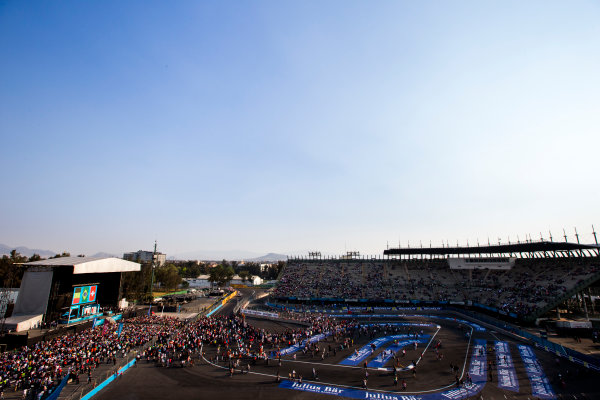 2015/2016 FIA Formula E Championship.
Mexico City ePrix, Autodromo Hermanos Rodriguez, Mexico City, Mexico.
Saturday 12 March 2016.
Lucas Di Grassi (BRA), ABT Audi Sport FE01, Jerome D'Ambrosio (FRA) Dragon Racing - Venturi VM200-FE-01 and Sebastien Buemi (SUI), Renault e.Dams Z.E.15.
Photo: Zak Mauger/LAT/Formula E
ref: Digital Image _L0U8583