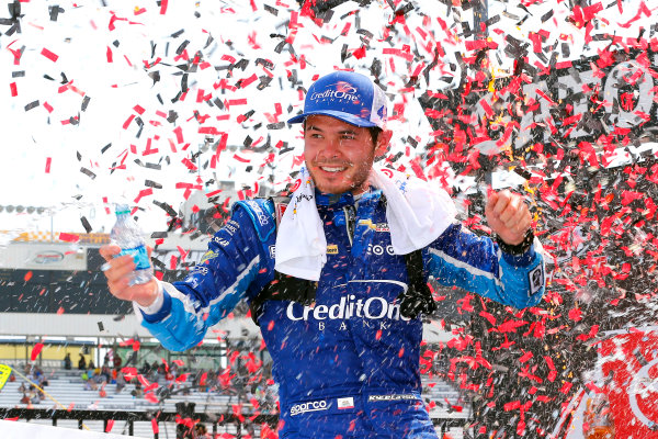 NASCAR Xfinity Series
ToyotaCare 250
Richmond International Raceway, Richmond, VA USA
Saturday 29 April 2017
Kyle Larson, Credit One Bank Chevrolet Camaro celebrates in victory lane
World Copyright: Russell LaBounty
LAT Images
ref: Digital Image 17RIC1Jrl_4644