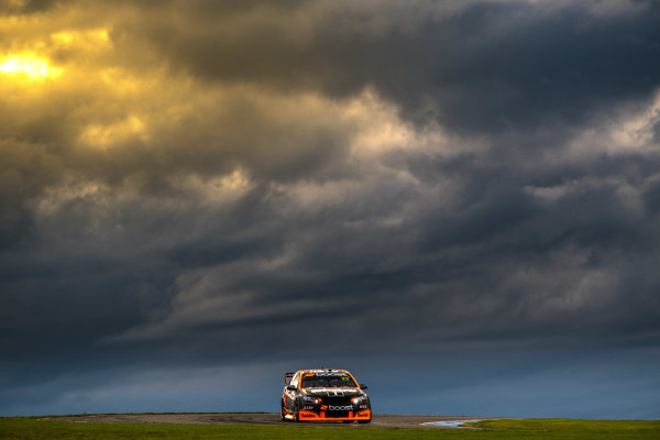 2017 Supercars Championship Round 3. 
Phillip Island 500, Phillip Island, Victoria, Australia.
Friday 21st April to Sunday 23rd April 2017.
James Courtney drives the #22 Mobil 1 HSV Racing Holden Commodore VF.
World Copyright: Daniel Kalisz/LAT Images
Ref: Digital Image 210417_VASCR3_DKIMG_1804.JPG