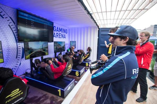 2016/2017 FIA Formula E Championship.
Round 9 - New York City ePrix, Brooklyn, New York, USA.
Friday 14 July 2017.
FE drivers take part in qualifying for the eRace.
Photo: Andrew Ferraro/LAT/Formula E
ref: Digital Image _FER6079 2016/2017 FIA Formula E Championship.
Round 9 - New York City ePrix, Brooklyn, New York, USA.
Friday 14 July 2017.
FE drivers take part in qualifying for the eRace.
Photo: Andrew Ferraro/LAT/Formula E
ref: Digital Image _FER6079