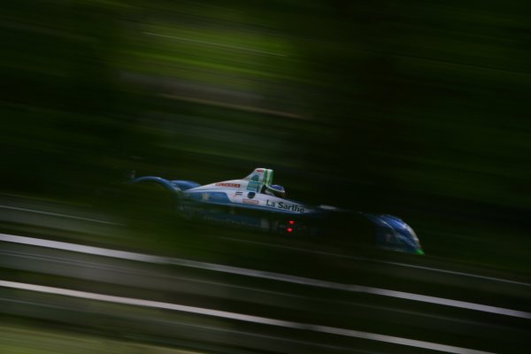 2007 Le Mans Test Day
2nd and 3rd June 2007.
Le Mans, France.
Sunday Test Day
Emmanuel Collard (FRA)/Jean-Christophe Boullion (FRA)/Romain Dumas (FRA) (no 16 Pescarolo Judd) action.
World Copyright: Glenn Dunbar/LAT Photographic.
ref: Digital Image YY8P5656 2007 Le Mans Test Day
2nd and 3rd June 2007.
Le Mans, France.
Sunday Test Day
Emmanuel Collard (FRA)/Jean-Christophe Boullion (FRA)/Romain Dumas (FRA) (no 16 Pescarolo Judd) action.
World Copyright: Glenn Dunbar/LAT Photographic.
ref: Digital Image YY8P5656
