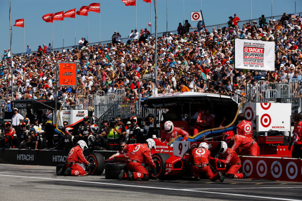 14 July, 2013, Toronto, Ontario, Canada
Scott Dixon pit stop
© 2013, Michael L. Levitt
LAT Photo USA