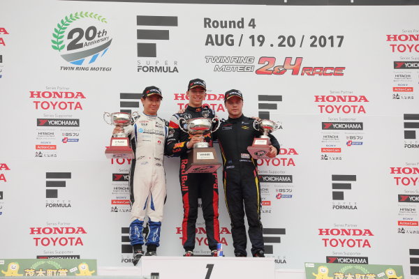 2017 Japanese Super Formula.
Motegi, Japan. 19th - 20th August 2017. Rd 4.
Winner Pierre Gasly ( #15 TEAM MUGEN SF14 ) 2nd position Samui Kobayashi ( #18 KCMG Elyse SF14 ) 3rd position Felix Rosenqvist ( #7 SUNOCO TEAM LEMANS SF14 ) podium portrait
World Copyright: Yasushi Ishihara / LAT Images.
Ref: 2017SF_Rd4_011 2017 Japanese Super Formula.
Motegi, Japan. 19th - 20th August 2017. Rd 4.
Winner Pierre Gasly ( #15 TEAM MUGEN SF14 ) 2nd position Samui Kobayashi ( #18 KCMG Elyse SF14 ) 3rd position Felix Rosenqvist ( #7 SUNOCO TEAM LEMANS SF14 ) podium portrait
World Copyright: Yasushi Ishihara / LAT Images.
Ref: 2017SF_Rd4_011