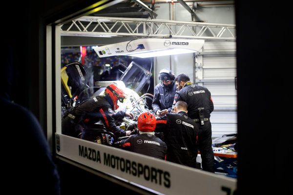 2017 Rolex 24 Hours.
Daytona, Florida, USA
Sunday 29 January 2017.
Mechanics working on the car of #70 Mazda Motorsports Mazda DPi: Joel Miller, Tom Long, James Hinchcliffe
World Copyright: Alexander Trienitz/LAT Images
ref: Digital Image 2017-24h-Daytona-AT1-4571 2017 Rolex 24 Hours.
Daytona, Florida, USA
Sunday 29 January 2017.
Mechanics working on the car of #70 Mazda Motorsports Mazda DPi: Joel Miller, Tom Long, James Hinchcliffe
World Copyright: Alexander Trienitz/LAT Images
ref: Digital Image 2017-24h-Daytona-AT1-4571