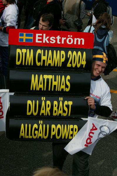 2004 DTM Championship.
Brno, Czech Repulic. 18th - 19th September
New DTM champion Mattias Ekstrom (Abt Sportsline Audi A4) poses with his team for a photo.
World Copyright: Andre Irlmeier/LAT Photographic
Ref:Digital image only 2004 DTM Championship.
Brno, Czech Repulic. 18th - 19th September
New DTM champion Mattias Ekstrom (Abt Sportsline Audi A4) poses with his team for a photo.
World Copyright: Andre Irlmeier/LAT Photographic
Ref:Digital image only