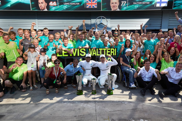 Autodromo Nazionale di Monza, Italy.
Sunday 3 September 2017.
Lewis Hamilton, Mercedes AMG, 1st Position, Valtteri Bottas, Mercedes AMG, 2nd Position, and the Mercedes team celebrate victory.
World Copyright: Steve Etherington/LAT Images
ref: Digital Image SNE14735 Autodromo Nazionale di Monza, Italy.
Sunday 3 September 2017.
Lewis Hamilton, Mercedes AMG, 1st Position, Valtteri Bottas, Mercedes AMG, 2nd Position, and the Mercedes team celebrate victory.
World Copyright: Steve Etherington/LAT Images
ref: Digital Image SNE14735