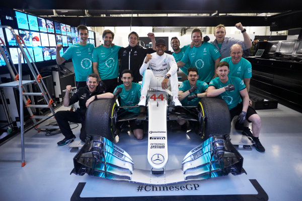 Shanghai International Circuit, Shanghai, China. 
Sunday 9 April 2017.
Lewis Hamilton, Mercedes AMG, 1st Position, celebrates victory with his race team.
World Copyright: Steve Etherington/LAT Images
ref: Digital Image SNE19101