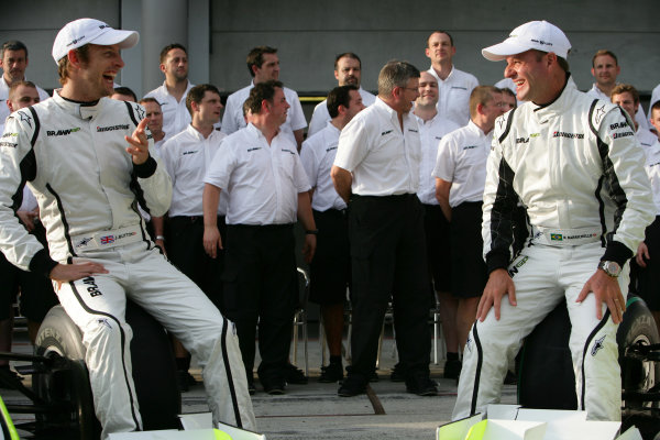 Sepang, Kuala Lumpur, Malaysia
2nd April 2009
Jenson Button, Brawn GP BGP001 Mercedes and Rubens Barrichello, Brawn GP BGP001 Mercedes share a laugh at the team shot.
World Copyright: Glenn Dunbar/LAT Photographic
ref: Digital Image YY8P0533