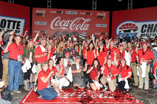 Monster Energy NASCAR Cup Series
Coca-Cola 600
Charlotte Motor Speedway, Concord, NC USA
Monday 29 May 2017
Austin Dillon, Richard Childress Racing, Dow Salutes Veterans Chevrolet SS celebrates his win in Victory Lane
World Copyright: Nigel Kinrade
LAT Images
ref: Digital Image 17CLT2nk10530