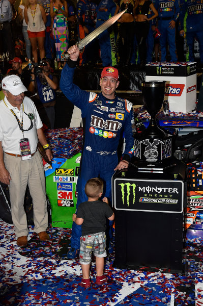 Monster Energy NASCAR Cup Series
Bass Pro Shops NRA Night Race
Bristol Motor Speedway, Bristol, TN USA
Saturday 19 August 2017
Kyle Busch, Joe Gibbs Racing, M&M's Caramel Toyota Camry wins
World Copyright: Rusty Jarrett
LAT Images Monster Energy NASCAR Cup Series
Bass Pro Shops NRA Night Race
Bristol Motor Speedway, Bristol, TN USA
Saturday 19 August 2017
Kyle Busch, Joe Gibbs Racing, M&M's Caramel Toyota Camry wins
World Copyright: Rusty Jarrett
LAT Images
