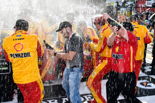Monster Energy NASCAR Cup Series
Toyota Owners 400
Richmond International Raceway, Richmond, VA USA
Sunday 30 April 2017
Joey Logano, Team Penske, Shell Pennzoil Ford Fusion wins.
World Copyright: Rusty Jarrett
LAT Images
ref: Digital Image 17RIC1rj_4448 Monster Energy NASCAR Cup Series
Toyota Owners 400
Richmond International Raceway, Richmond, VA USA
Sunday 30 April 2017
Joey Logano, Team Penske, Shell Pennzoil Ford Fusion wins.
World Copyright: Rusty Jarrett
LAT Images
ref: Digital Image 17RIC1rj_4448