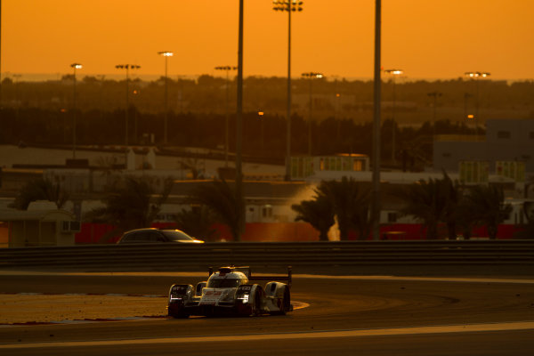 2015 FIA World Endurance Championship
Bahrain 6-Hours
Bahrain International Circuit, Bahrain
Saturday 21 November 2015.
Marcel F?ssler, Andr? Lotterer, Beno?t Tr?luyer (#7 LMP1 Audi Sport Team Joest Audi R18 e-tron quattro).
World Copyright: Sam Bloxham/LAT Photographic
ref: Digital Image _G7C1759