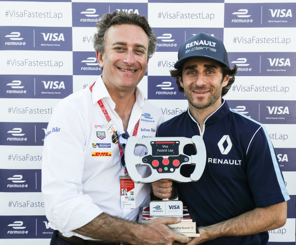 2016/2017 FIA Formula E Championship.
Round 12 - Montreal ePrix, Canada
Sunday 30 July 2017.
Alejandr Agag presents the Visa Fastest Lap trophy to Nicolas Prost (FRA), Renault e.Dams, Spark-Renault, Renault Z.E 16.
Photo: Malcolm Griffiths/LAT/Formula E
ref: Digital Image MALC7751