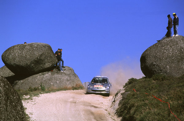 FIA World Rally Championship
Portuguese Rally, Porto, Portugal.
16-19th March 2000.
Marcus Gronholm and Timo Rautianen (Peugeot) action.
World - LAT Photographic
Tel: +44 (0) 181 251 3000
Fax: +44 (0) 181 251 3001
e-mail: latdig@dial.pipex
com

