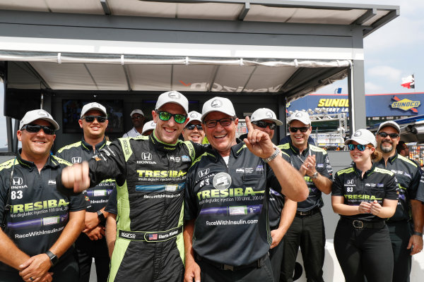 Verizon IndyCar Series
Rainguard Water Sealers 600
Texas Motor Speedway, Ft. Worth, TX USA
Friday 9 June 2017
Verizon P1 Pole Award winner Charlie Kimball places the P1 sticker on crew chief Ricky Davis
World Copyright: Michael L. Levitt
LAT Images