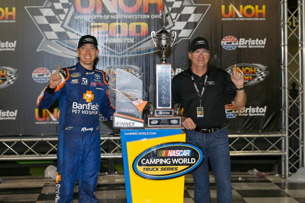 NASCAR Camping World Truck Series
UNOH 200
Bristol Motor Speedway, Bristol, TN USA
Thursday 17 August 2017
Kyle Busch, Banfield Pet Hospital Toyota Tundra, celebrates in victory lane.
World Copyright: Russell LaBountyLAT Images NASCAR Camping World Truck Series
UNOH 200
Bristol Motor Speedway, Bristol, TN USA
Thursday 17 August 2017
Kyle Busch, Banfield Pet Hospital Toyota Tundra, celebrates in victory lane.
World Copyright: Russell LaBountyLAT Images