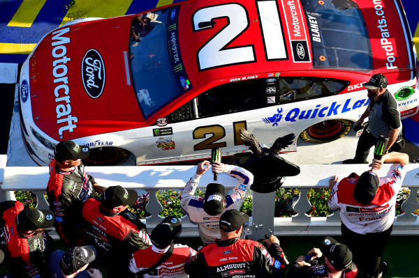 Monster Energy NASCAR Cup Series
AXALTA presents the Pocono 400
Pocono Raceway, Long Pond, PA USA
Sunday 11 June 2017
Ryan Blaney, Wood Brothers Racing, Motorcraft/Quick Lane Tire & Auto Center Ford Fusion wins.
World Copyright: Rusty Jarrett
LAT Images
ref: Digital Image 17POC1rj_3685