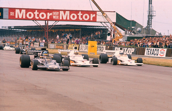 1973 British Grand Prix.
Silverstone, England.
12-14 July 1973.
Ronnie Peterson (Lotus 72E Ford) leads Denny Hulme and Peter Revson (both McLaren M23 Ford's) at the start.
Ref-73 GB 50.
World Copyright - LAT Photographic

