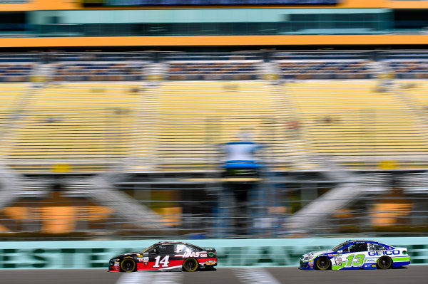 Monster Energy NASCAR Cup Series
Ford EcoBoost 400
Homestead-Miami Speedway, Homestead, FL USA
Saturday 18 November 2017
Clint Bowyer, Stewart-Haas Racing, Haas Automation Ford Fusion and Ty Dillon, Germain Racing, GEICO Chevrolet SS
World Copyright: Nigel Kinrade
LAT Images