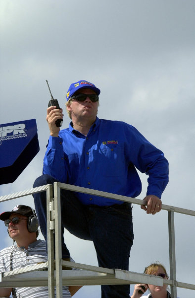 Truck owner Bobby Hamilton helps spot for his driver Joe Ruttman.
NASCAR Craftsman Truck Series Florida Dodge Dealers 250 16 Feb
2001 Daytona International Speedway Daytona Beach,Florida,USA
Copyright-F
Peirce Williams 2001

